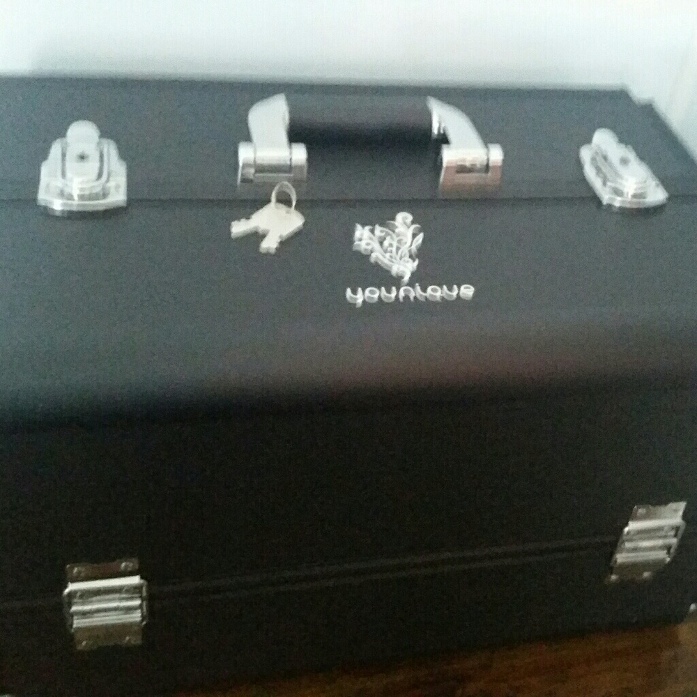 Younique locking makeup trunk